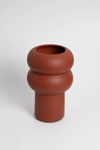 Ripple large terracotta, ceramic with a minimalist design, handmade in Portugal. Ideal for displaying flowers or as a standalone decorative vase.