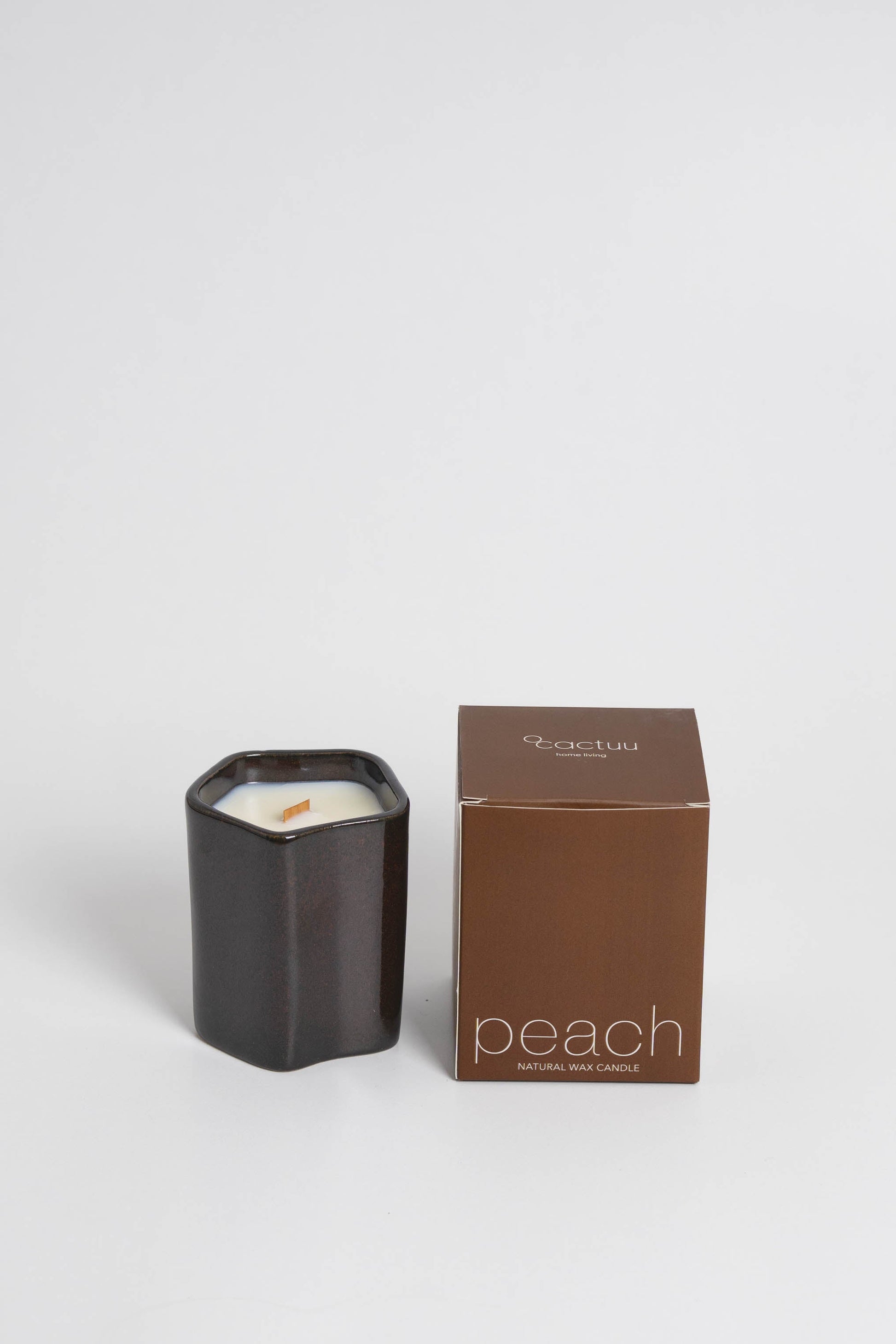 Handmade scented candles with 100% natural wax and a wick made from reused wood. Peach fragrance will bring calm to your space.
This product is 100% Vegan and Cruelty-Free