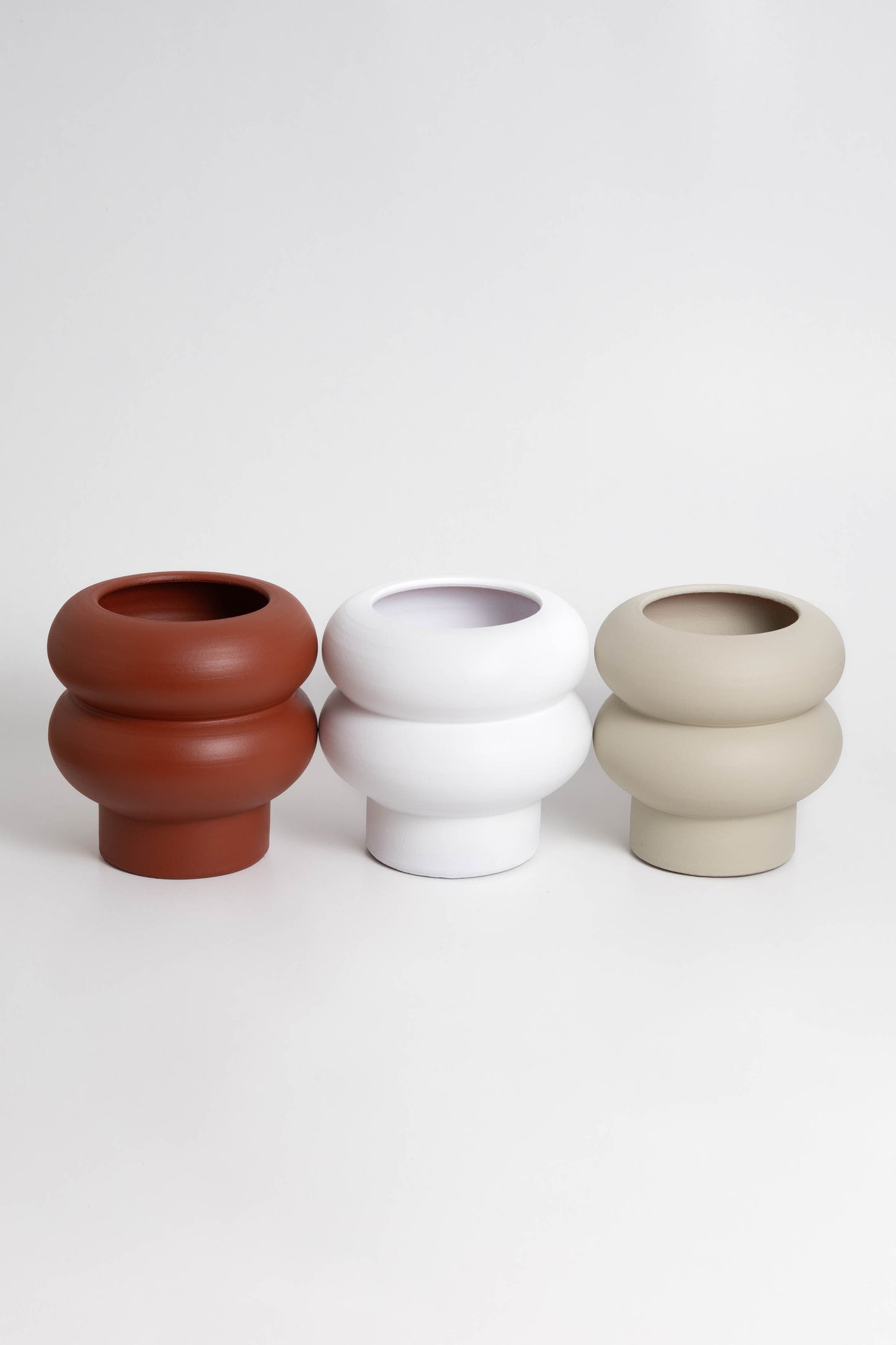 Ceramic with a minimalist design, handmade in Portugal. Ideal for displaying flowers or as a standalone decorative piece