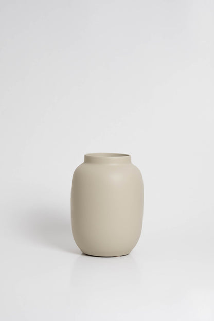 Blanc 04 Vase in off white, ceramic with a minimalist design, handmade in Portugal. Ideal for displaying flowers or as a standalone decorative vase.