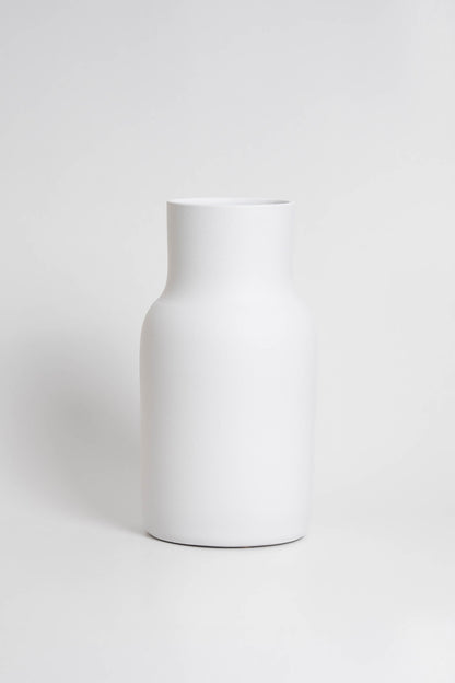 Blanc 01 Vase in white, ceramic with a minimalist design, handmade in Portugal. Ideal for displaying flowers or as a standalone decorative vase.