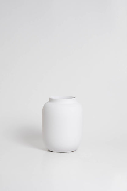 Blanc 04 Vase in white, ceramic with a minimalist design, handmade in Portugal. Ideal for displaying flowers or as a standalone decorative vase.