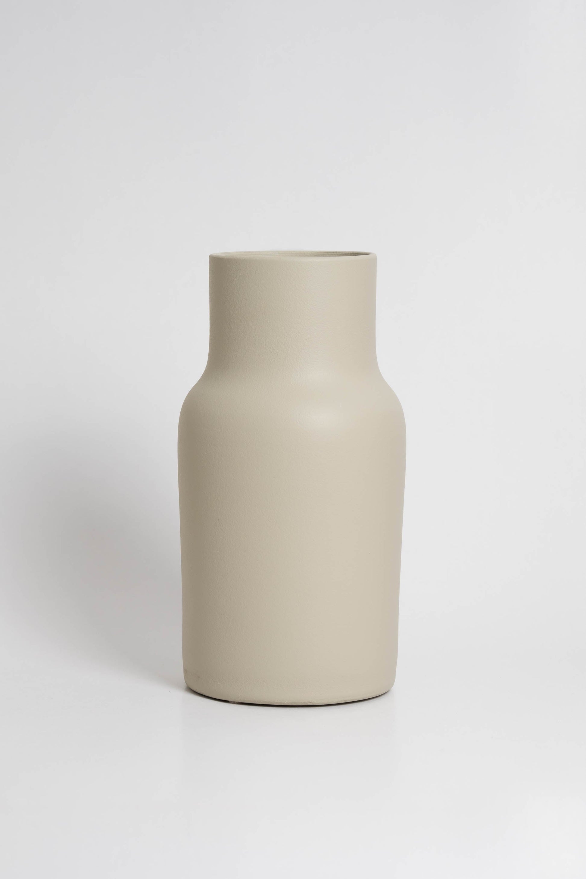 Blanc 01 Vase in off white, ceramic with a minimalist design, handmade in Portugal. Ideal for displaying flowers or as a standalone decorative vase.