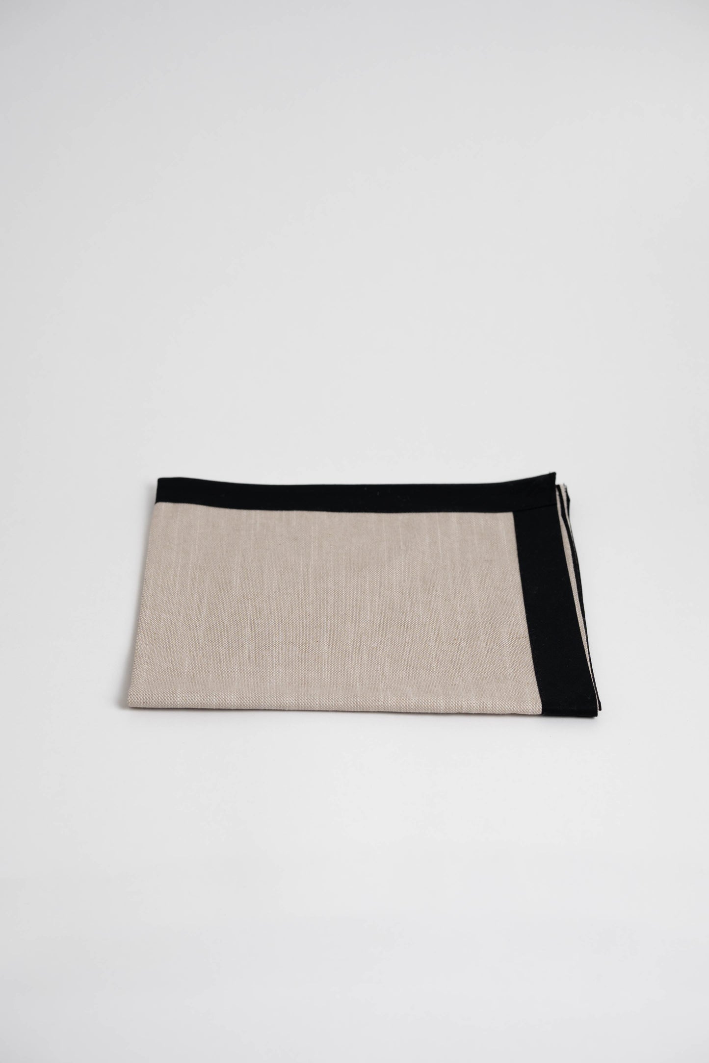 Soft and eco-friendly napkin made from cotton, made in Portugal. Features black border detail. Perfect for table decor.