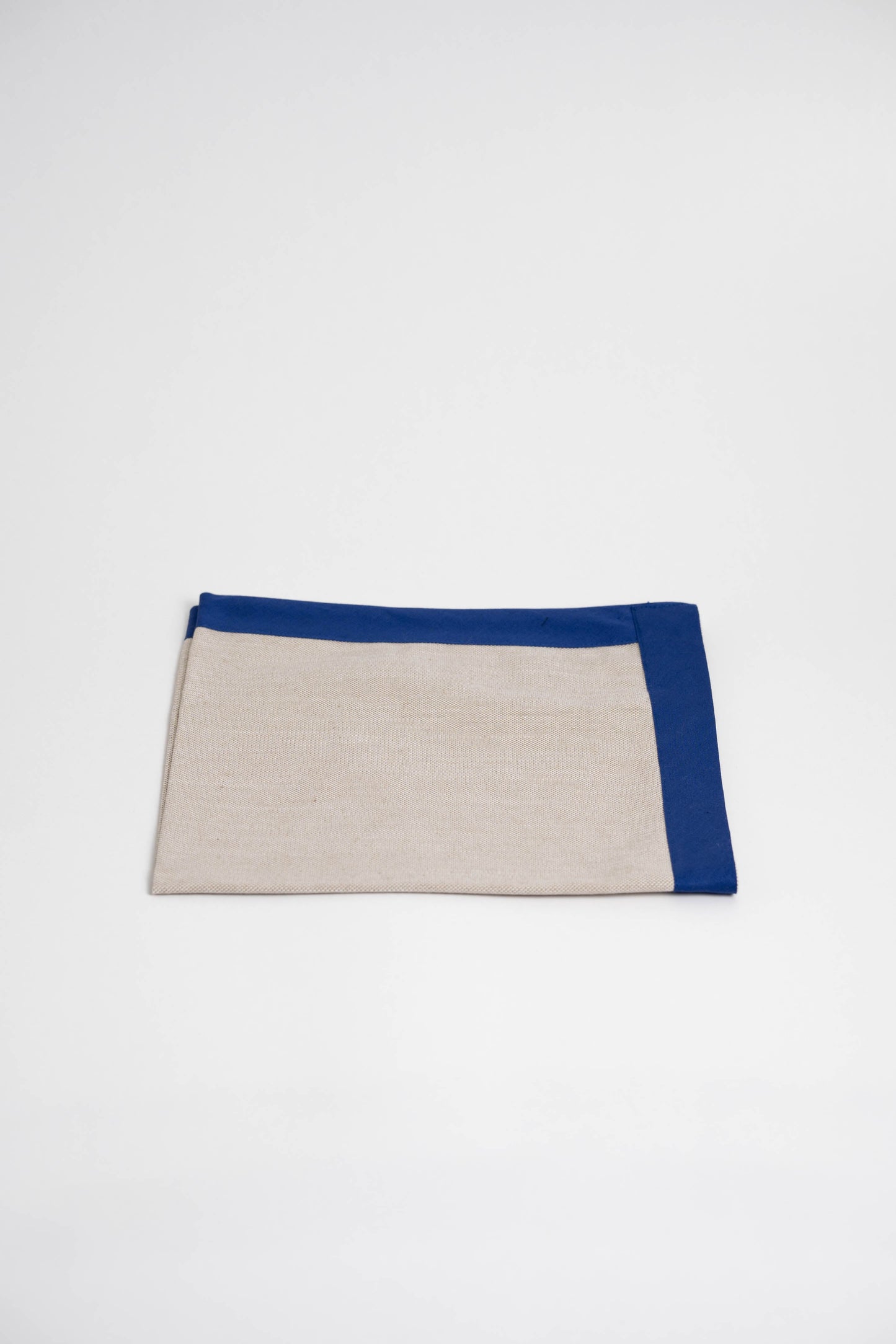 Soft and eco-friendly napkin made from cotton, made in Portugal. Features blue border detail. Perfect for table decor.