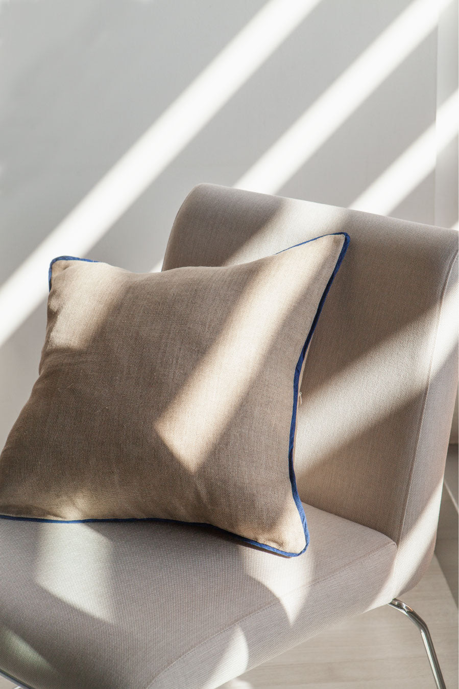 Cotton cushion cover with elegant border detail, made from soft, durable fabric. Ideal for adding a minimalist and timeless design to your home decor.Made in Portugal.