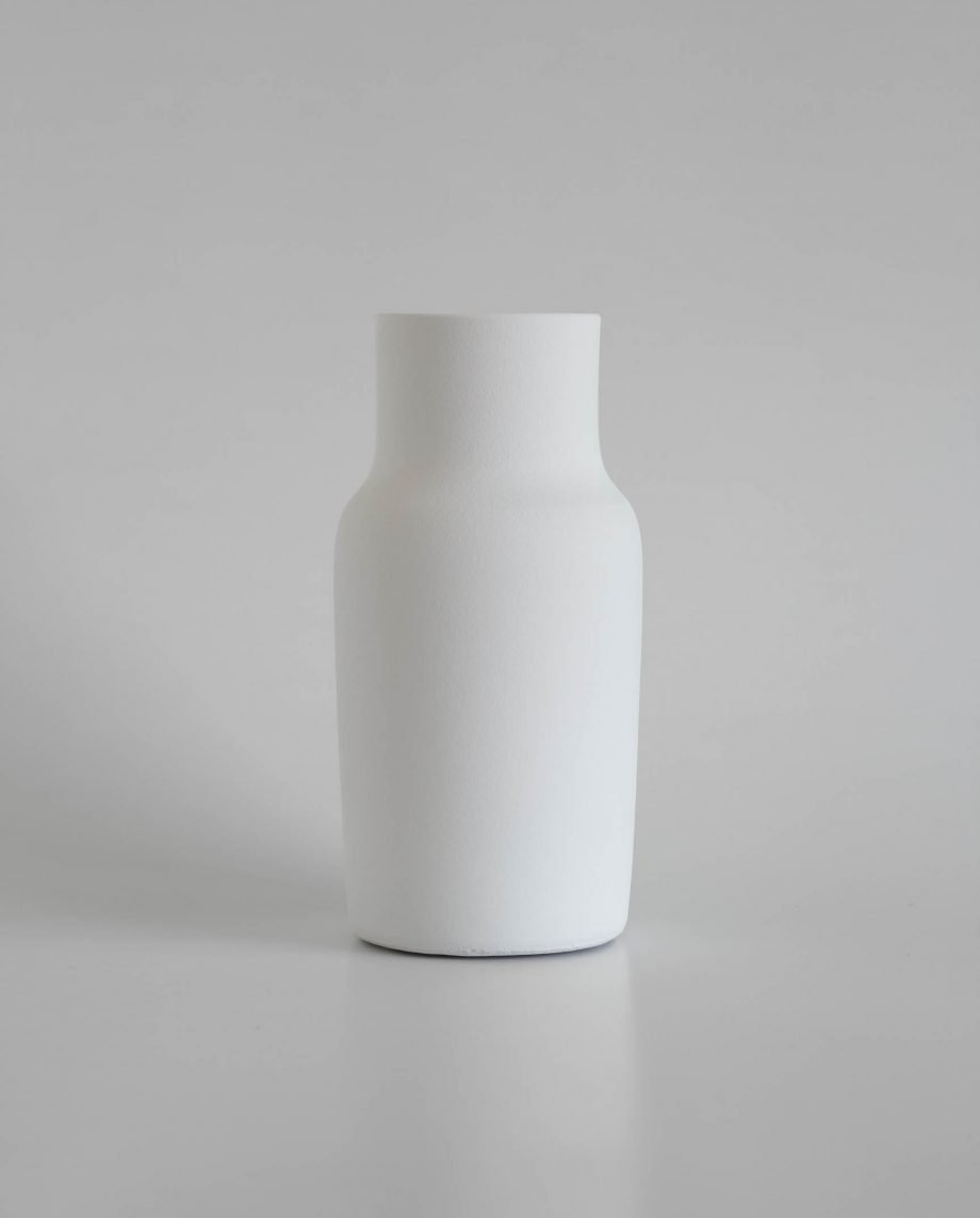 Dekorative weiße Vase von der portugiesischen Handwerksmarke o cactuu.