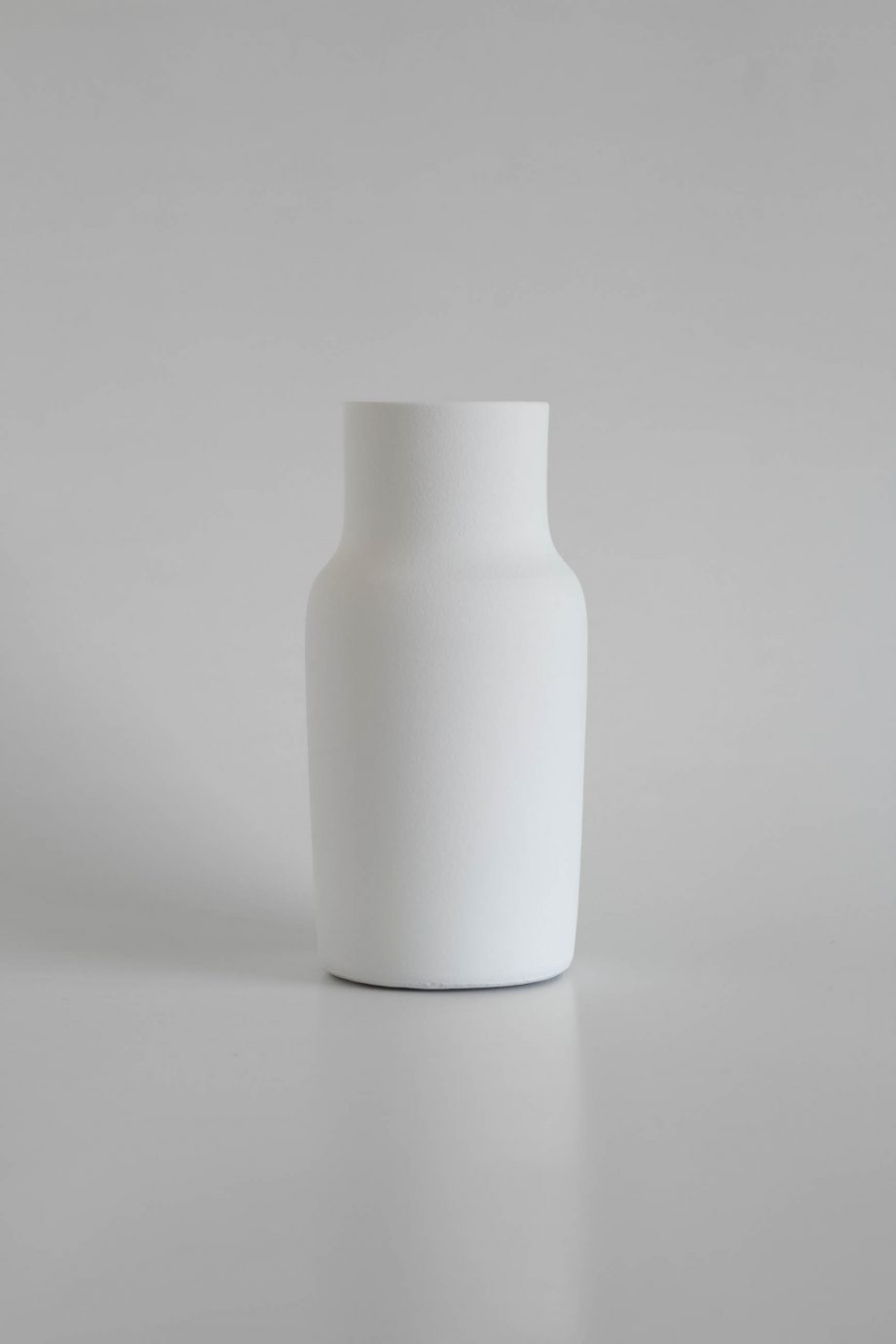 white decorative vase from the Portuguese handicraft brand o cactuu.