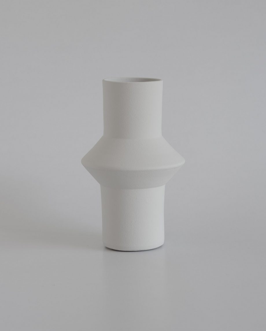 White geometric vase from the Portuguese handicraft brand o cactuu.