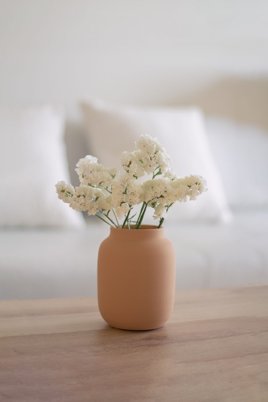 Jarra de flores bege para decoração de casa feita à mão em Portugal da coleção Blanc da marca o cactuu.